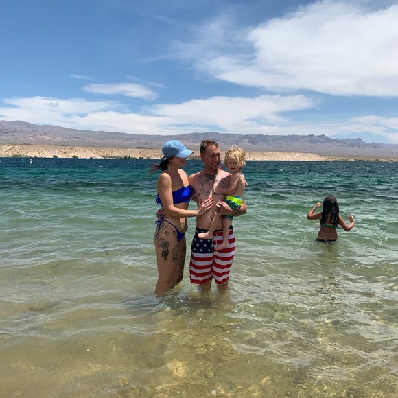 Meet your Posher, Taylor - Picture 2 of 2